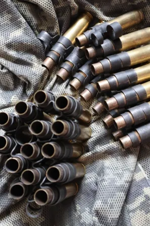 Сувенір стрічка кулеметна 12.7х99 14 гільз Харків